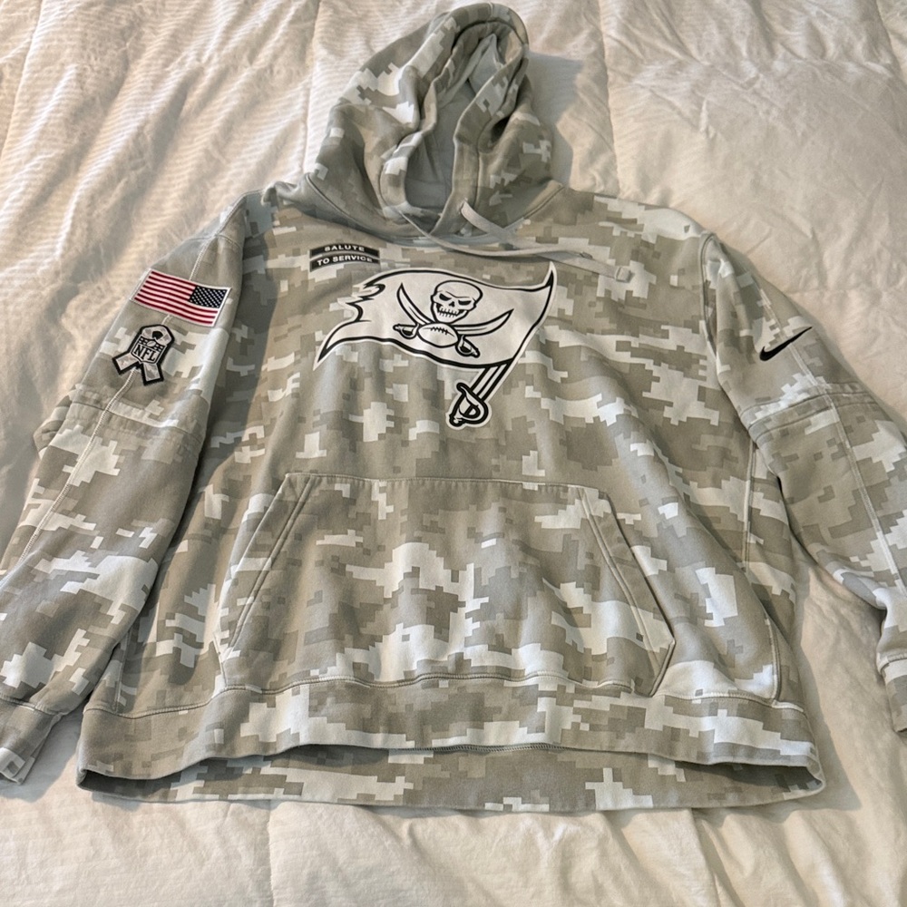 2xl Tampa Bay Buccaneers Salute to Service Camouflage Hoodie with Logo